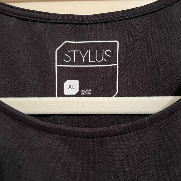 A Symmetrical Tank Top - Picture 3 of 6